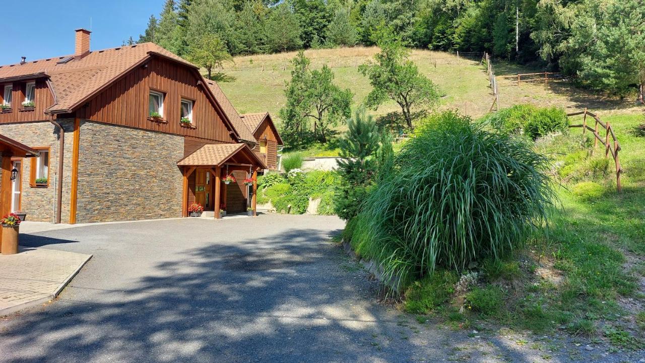 U Vesele Lisky Hotel Hutisko Exterior photo