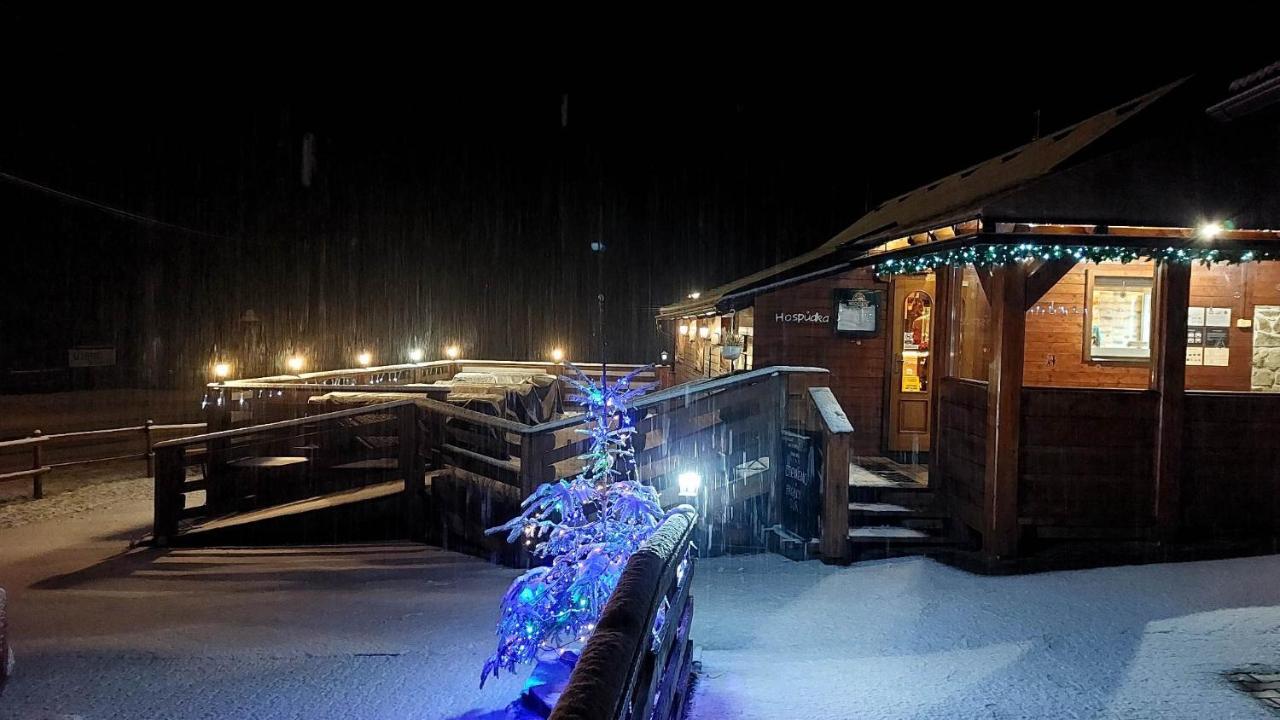 U Vesele Lisky Hotel Hutisko Exterior photo